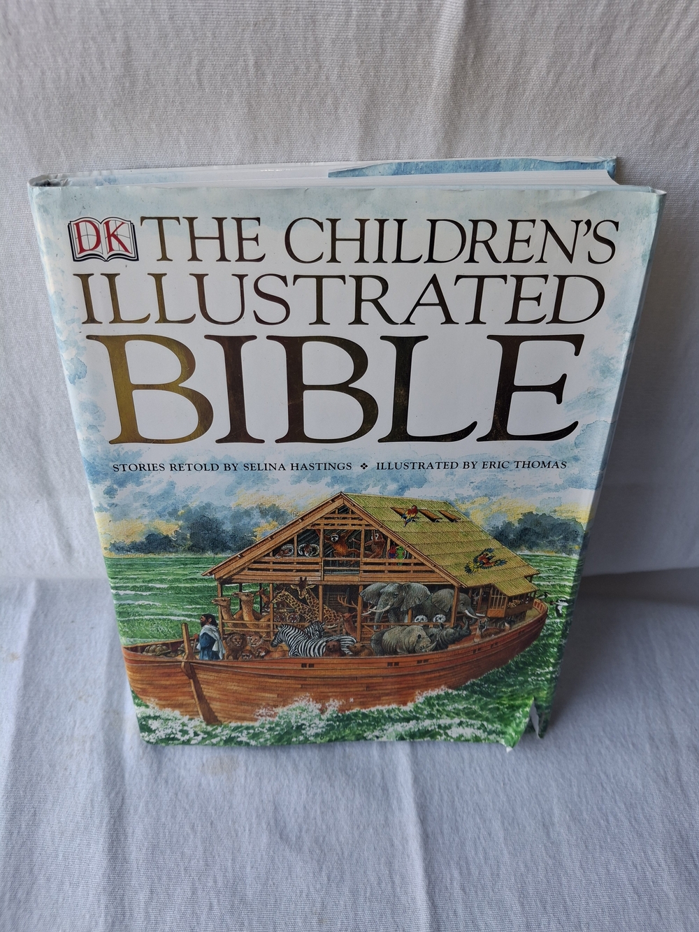The Children's Illustrated Bible - Illustrated Kids Book, White/Blue Cover
